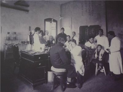 4.1917年北京医学专门学校诊察所门诊.JPG